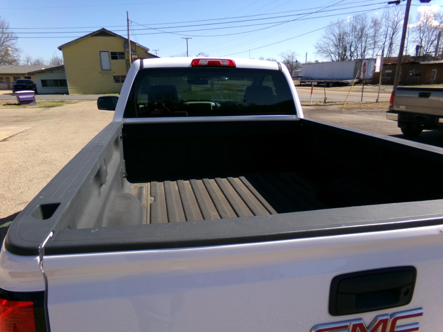 2014 White /Gray GMC Sierra 1500 Base 2WD (1GTN1TEH9EZ) with an 4.3L V6 OHV 12V engine, 6-Speed Automatic transmission, located at 401 First NE, Bearden, AR, 71720, (870) 687-3414, 33.726528, -92.611519 - Photo#3